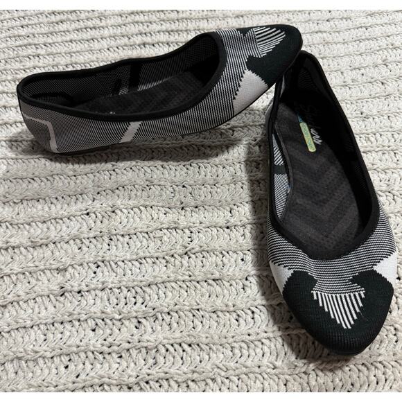 Skechers Aztec Pointed Toe Ballet Flats 48487 Womens 11 Black White Memory Foam - Picture 2 of 8